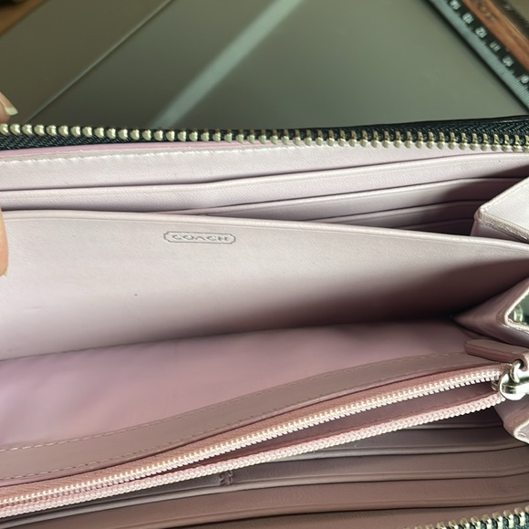 Coach zip wallet black canvas/leather with C stitching details in excellent cond - Picture 8 of 11